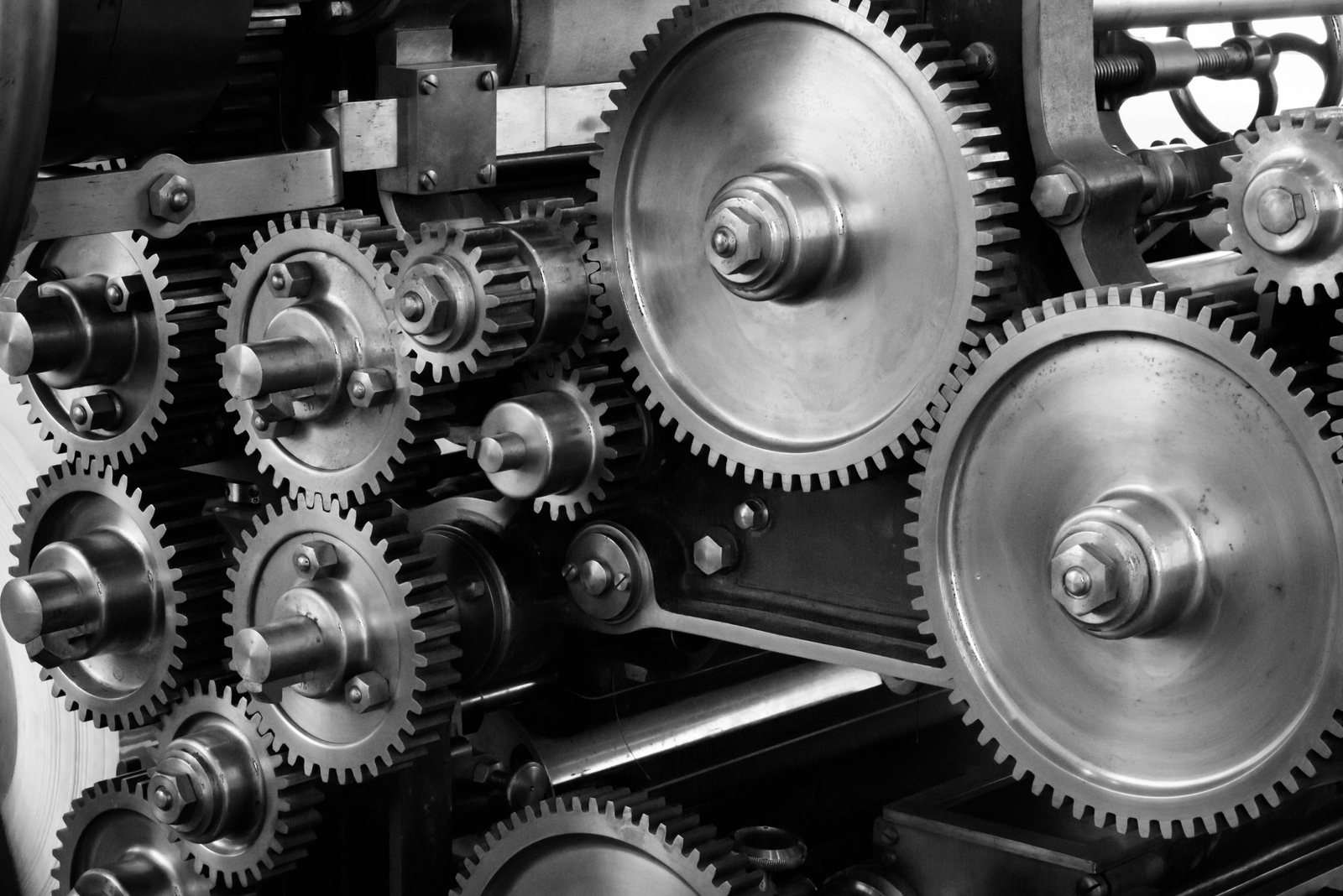 Maquinaria industrial: engranes y transmisión de una máquina de planta.